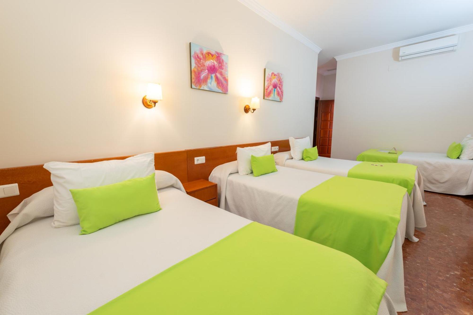 Hotel Romerito Malaga Room photo